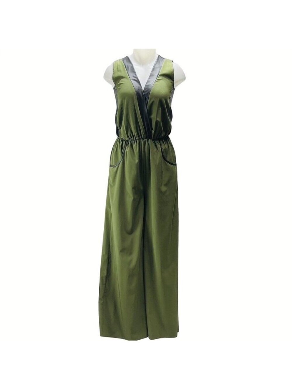 SAVANNAH RAE Sleeveless Olive & Black Jumpsuit With V-Neck